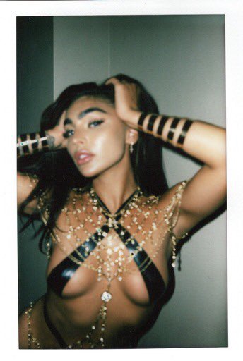 Who wants to collab. https://t.co/feq3i3rkF7