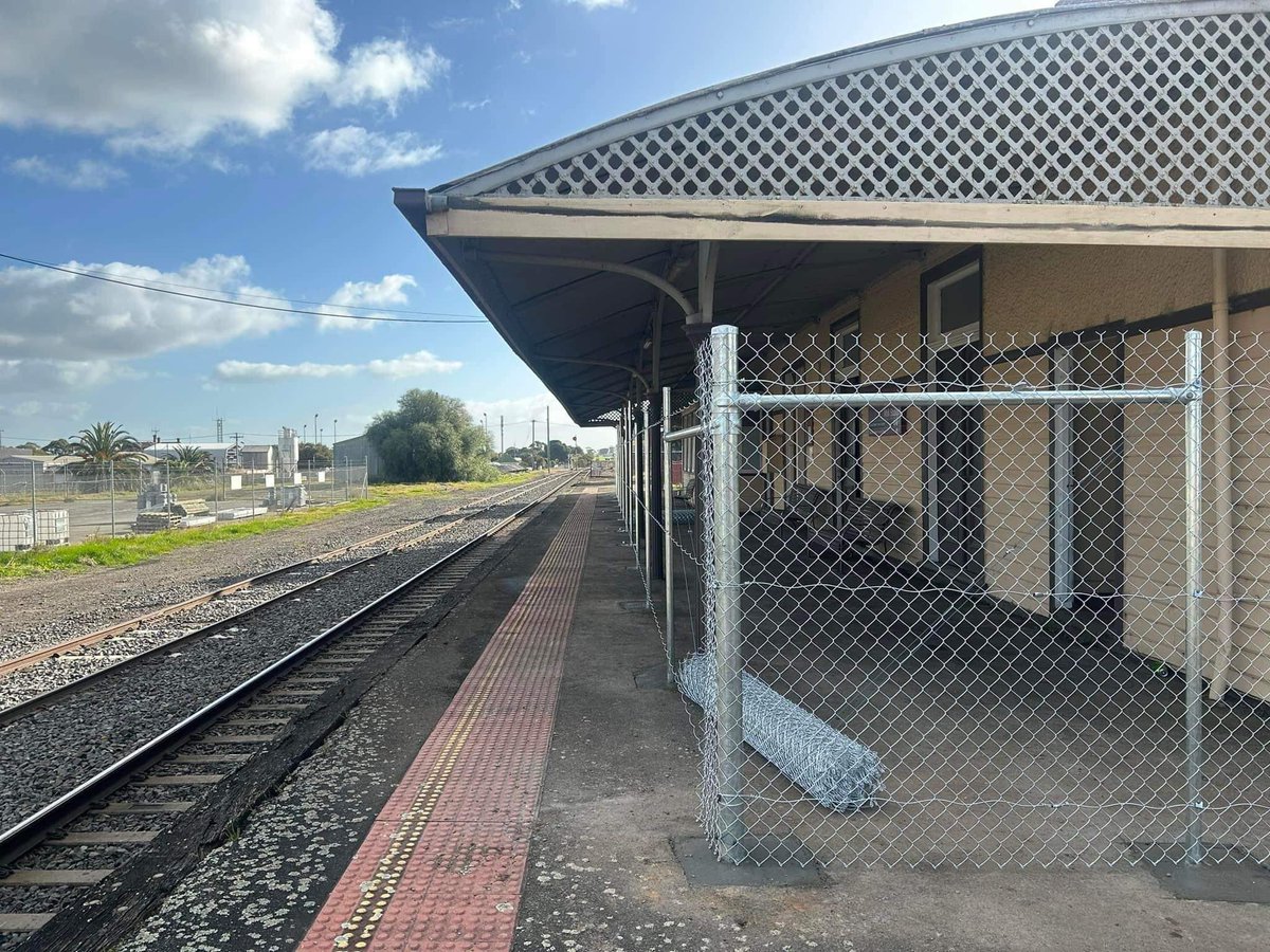 WendyBywaters's tweet photo. This is what the Nhill Community woke up to yesterday… with apparently no warning, they fenced off our functioning train station 🚂 🚉 😢
#ruralcomunities #connection #publictransport #nhill #citycountryconection #countrypeoplemattertoo @AlboMP @DanielAndrewsMP @IamRebekahLowe https://t.co/QT0asMOyVF