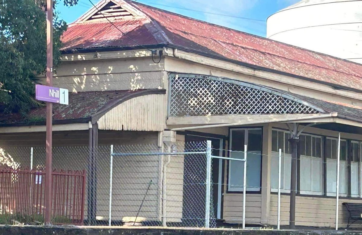 WendyBywaters's tweet photo. This is what the Nhill Community woke up to yesterday… with apparently no warning, they fenced off our functioning train station 🚂 🚉 😢
#ruralcomunities #connection #publictransport #nhill #citycountryconection #countrypeoplemattertoo @AlboMP @DanielAndrewsMP @IamRebekahLowe https://t.co/QT0asMOyVF