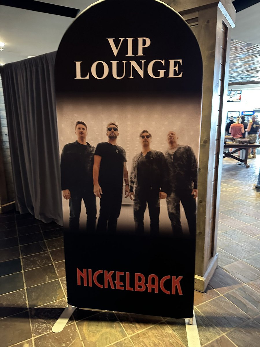 BeckmannMegan's tweet photo. #NickelbackVIP https://t.co/3mdCRN6DiS