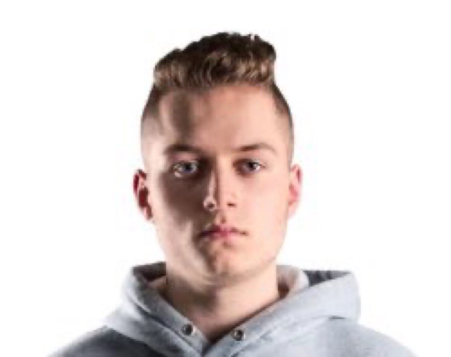 Ectalii's tweet image. Cabochard est le capitaine de l’équipe League of legends de la #KarmineCorp qui joue en LFL aujourd’hui à 18H 
Objectif 2-0 Week pour la #KCORP
