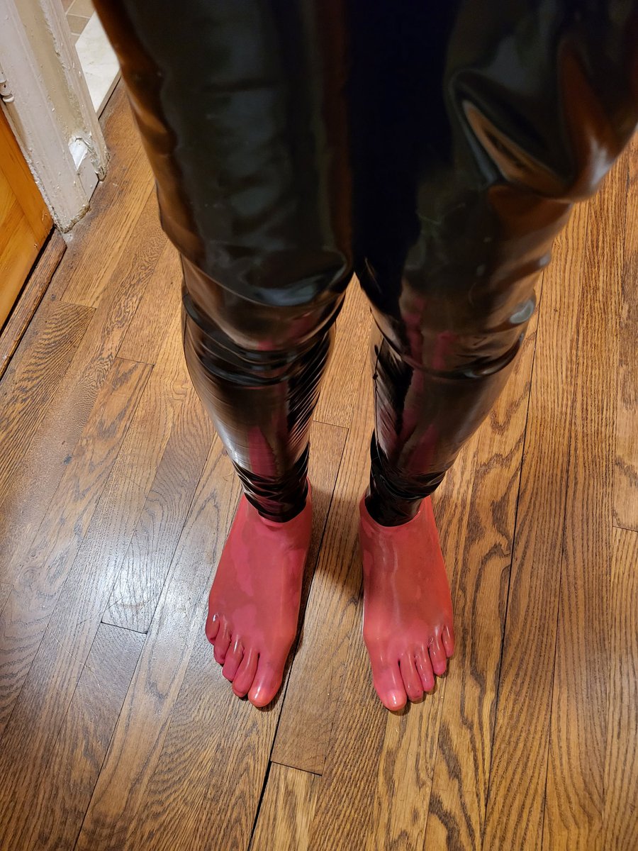 Sir_LatexMan's tweet photo. Happy #ToeSockTuesday!  Drop a photo of your toe socks below!

Dragonfruit pink toe socks by @UniqDsn 

#rubbertoesocks #latextoesocks #uniqdsn #latex #rubber https://t.co/kK0fSLoDNM