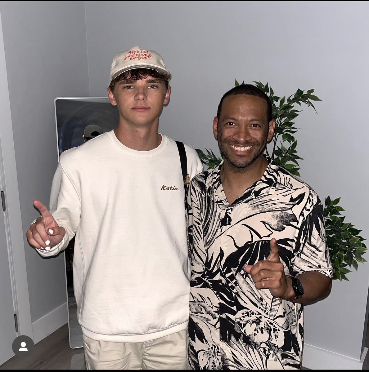 JadenMcNeilLive's tweet photo. Cozy Streamer and Sussy Squad groyper "Based Brandt" painted his nails at the Fuentes rally and says black homosexual groyper, Jon Miller was a huge fan! https://t.co/RVFKlbyLbZ