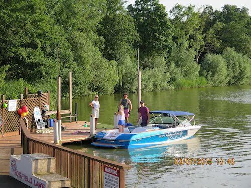 arabs_uk's tweet photo. من الأماكن الجميلة القريبة من #لندن للي معه سيارة تقريبا تبعد تقريبا ساعه.

Gosfield Lake 

فيه منتجعات خاصة مثل Gosfield Lake Resort
عند البحيرة ألعاب للاطفال ومسطحات خضراء و كذلك العاب بحرية وقوارب واماكن سباحة خاصة وغيرها. 
المنتجع خاص ما تدخله الا بحجز سكن.

#سياحة #بريطانيا https://t.co/1Mj1EkQt9E