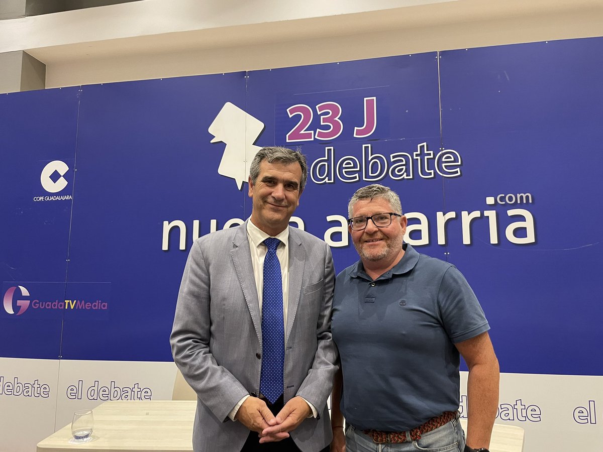_NachoRedondo_'s tweet photo. En el #DebateGU ha habido un claro vencedor, @AntonioRomanJ, presentando el proyecto y las ideas del @ppopular.

El cambio de Gobierno que los españoles reclaman es posible si unimos el voto en el @NunezFeijoo

#EsElMomento #VotaPP https://t.co/Qg4JIFkdX4