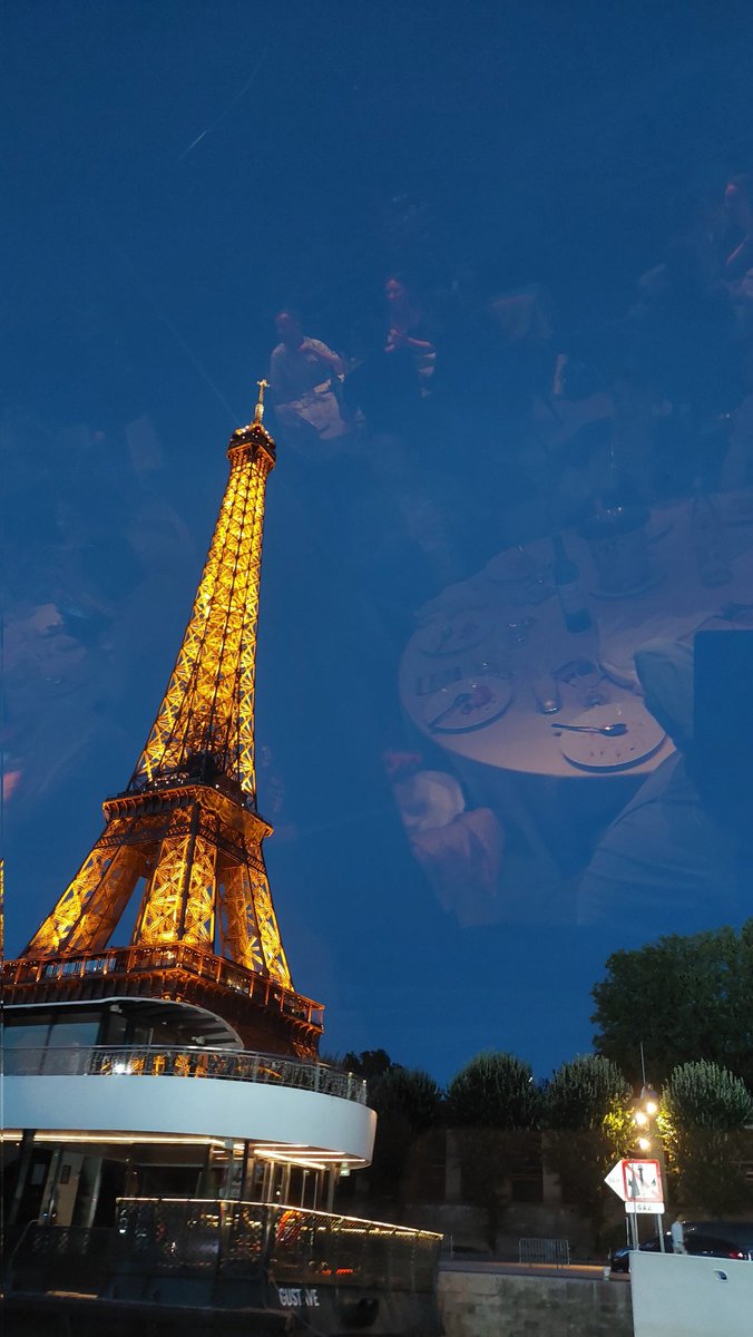 Enjoying tye congress dinner across the Seine River with <a href="/jjjvanderhooft/">Justin van der Hooft</a> <a href="/Adafede/">Adriano Rutz</a> <a href="/kyobinkang/">Kang, Kyo Bin</a> @simmlercharlie <a href="/DerbreSeverine/">Derbré Séverine</a> <a href="/APharmacognosie/">AFERP Pharmacognosie</a>