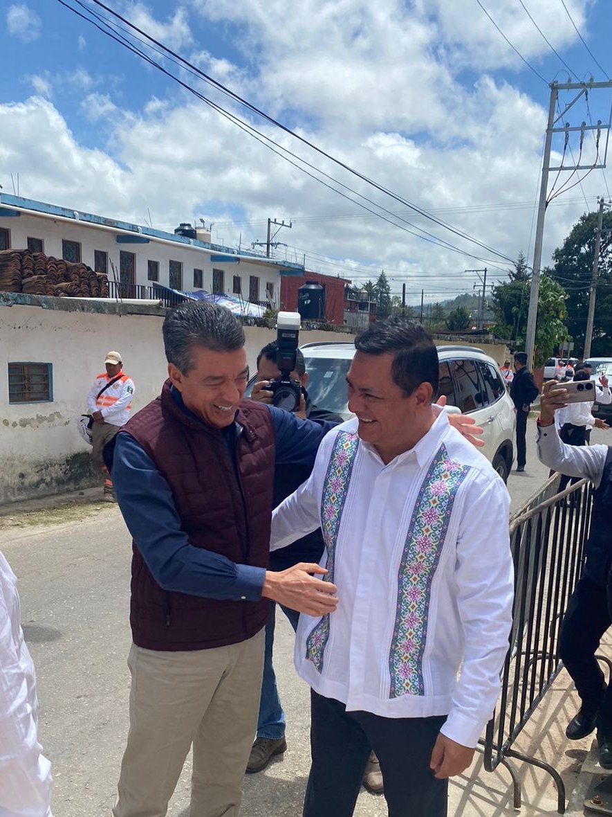 danielo_fajardo's tweet photo. Inauguramos con @RutilioEscandon el Centro de Desarrollo Comunitario en el antiguo rastro municipal de #SanCristóbal, #Chiapas.
Este espacio fue rescatado a través del Programa #MejoramientoUrbano en la @SEDATU_mx encabezada por @MeyerFalcon 

#SanCristobalLate❤️ https://t.co/1cZctxV6OP