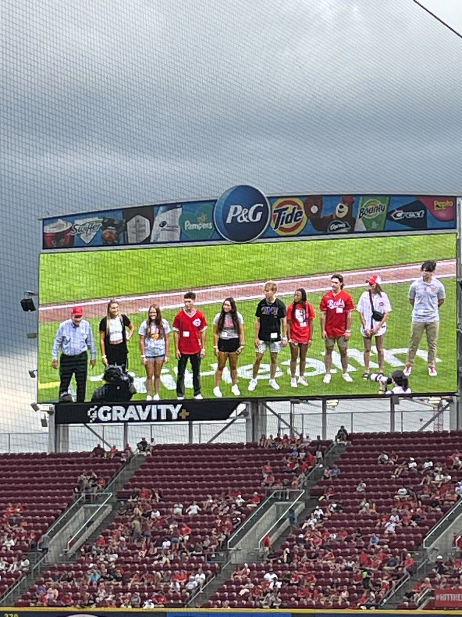 An awesome award was giving to our great catcher, @JordynWycuff tonight! She won the Johnny Bench Award and was honored tonight at the Reds game! Way to go Jordyn!! @Reds @JohnnyBench_5