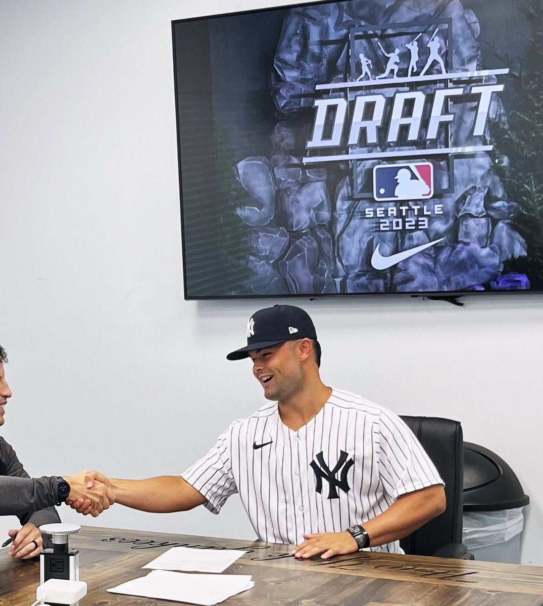 McAllen High alum Nixon signs with New York Yankees organization | #RGV myrgv.com/sports/basebal…