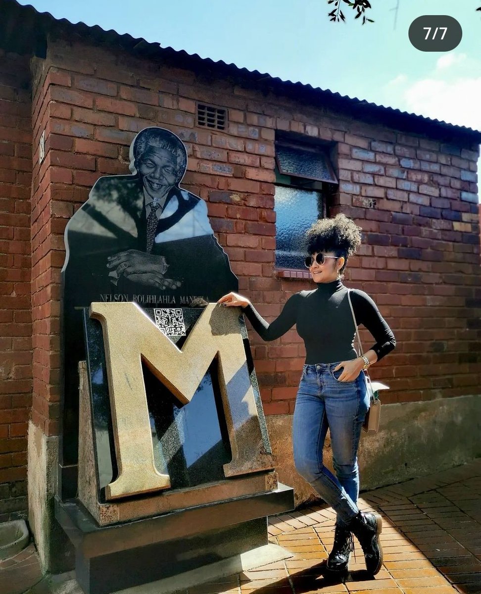 concha_bernal's tweet photo. ¡Hoy recordando mi paso por su casa! #mandeladay, 🥂
#sudafrica #soweto #mandelahouse https://t.co/zR1zRLU4Zt