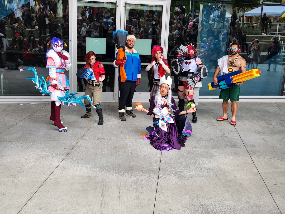 xice_fire's tweet photo. Finally went through my pics from the league gathering at #fanime2023 Here are my favorites!
#cosplay #cosplayer #leagueoflegends #leagueoflegendscosplay #fanime #fanimecon2023 #spiritblossomkindred #spiritblossomkindredcosplay #riotgames #riotgamescosplay https://t.co/hVOQVXrjsY