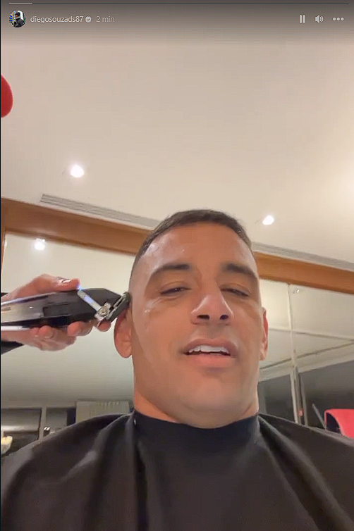 legadaoscr's tweet photo. FICANDO NA REGUA PRA CHEGAR EM CASA📏✂️ https://t.co/xzwpWKk0aE