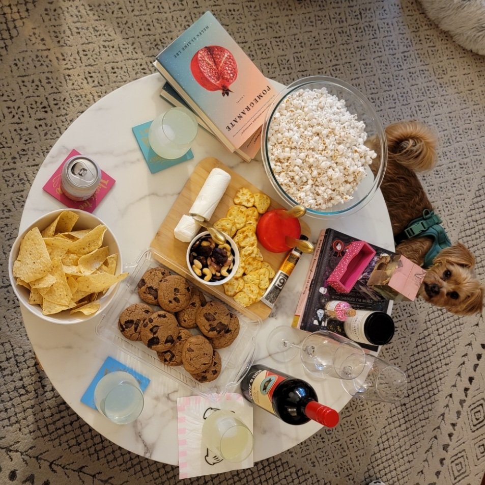 Inas Abuali, MD (@inas_md) on Twitter photo Carbs, wine and the cutest dog for our #Boston book club ❤️❤️
<a href="/IlanaSchlam/">Ilana Schlam</a> <a href="/ReneeSaliby/">Renee Maria Saliby</a> Carbs, wine and the cutest dog for our #Boston book club ❤️❤️
<a href="/IlanaSchlam/">Ilana Schlam</a> <a href="/ReneeSaliby/">Renee Maria Saliby</a>