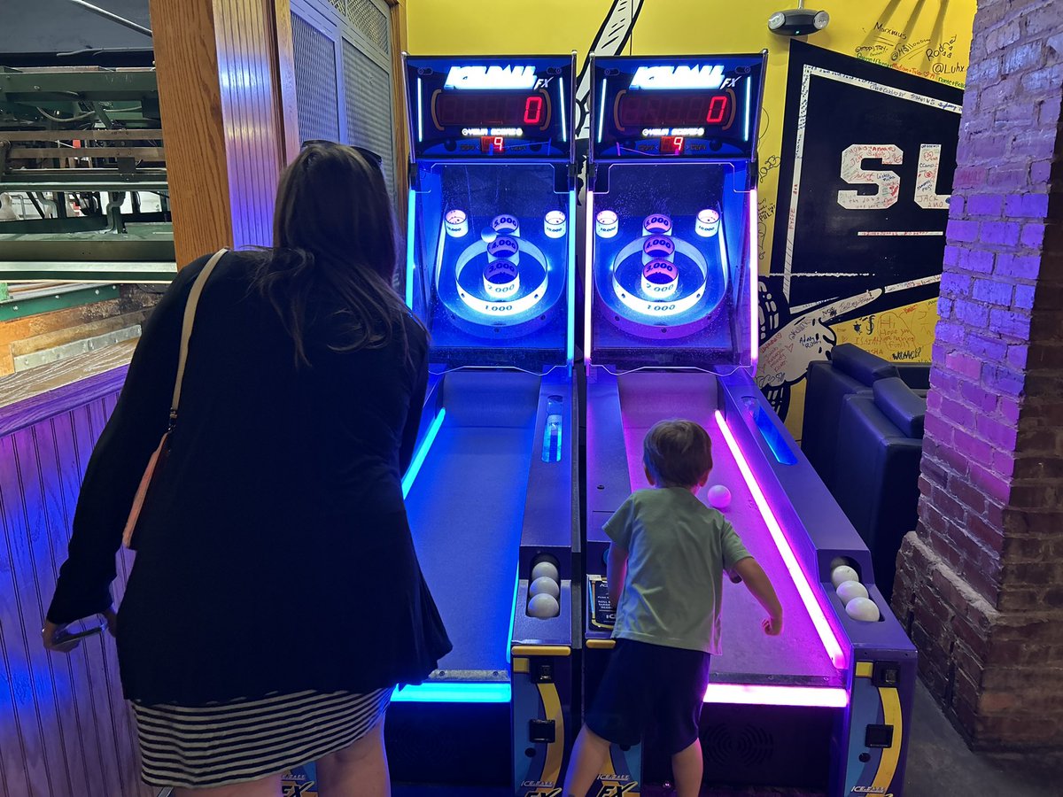 CoachGiancola's tweet photo. For the first time it was a whole family affair on our Ruby's Tuesday ARCADEVENTURE 👨‍👩‍👦🕹 @RubysArcade #FamilyG #arcadetuesday https://t.co/8acjzccTK1