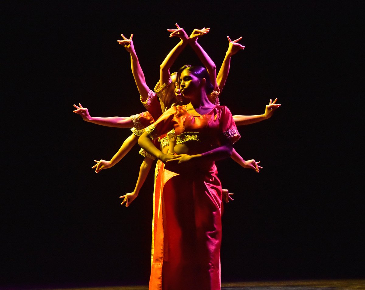 zidane_____'s tweet photo. The choreography is entitled, HER!, which highlights Femininity through strength, power and fearlessness. The dance portrays an "all female warrior unit", that defeats the odds that women are weak, and while they are devine beings of creation, they are not to be taken for granted https://t.co/D6t4F4NkhD