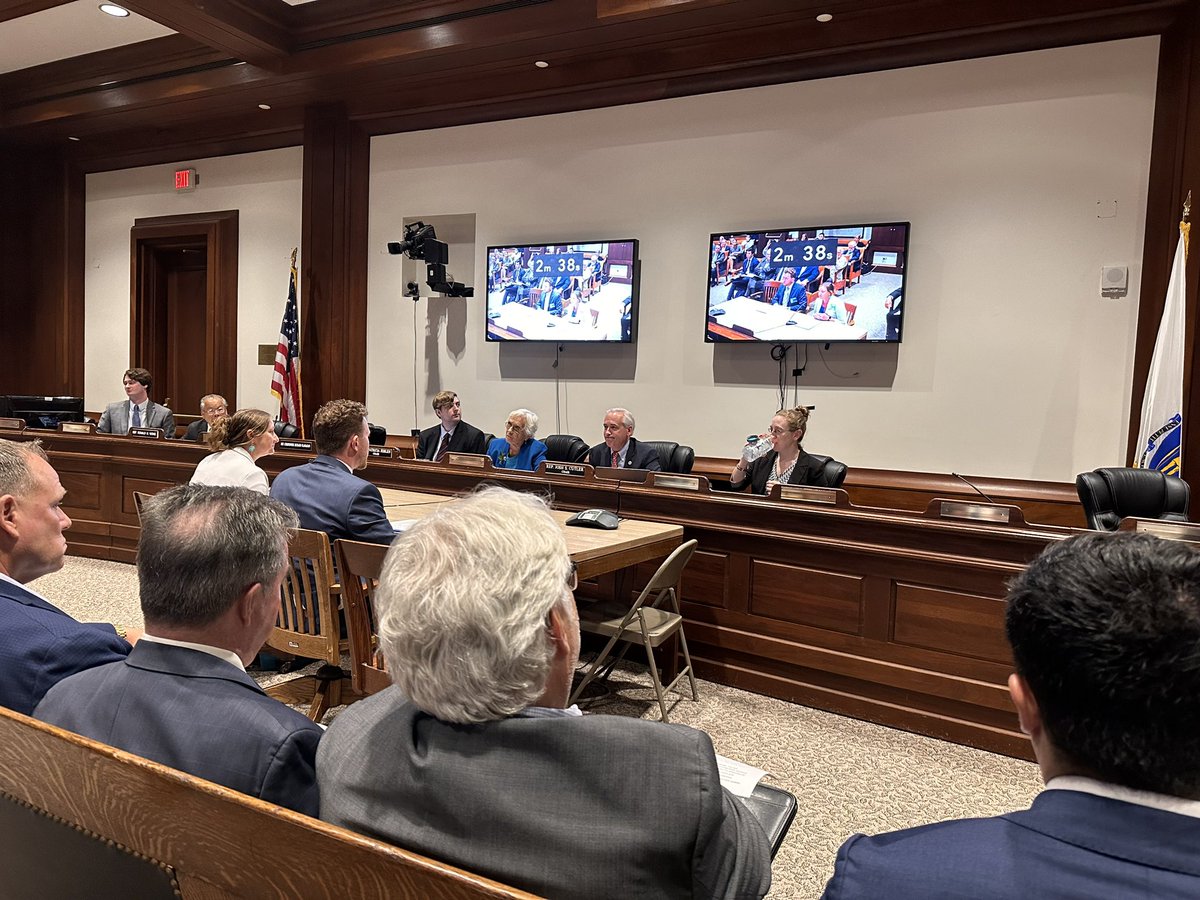 lele6173's tweet photo. Workforce Development is where it’s at! Let’s turn the Electrification of MA into good sustaining jobs for the members of @IBEW103 and the @necaboston  Contractors they work with.  I’ll go to the State House every day of the week to support our members &amp; their families! https://t.co/iCOIieTIyY