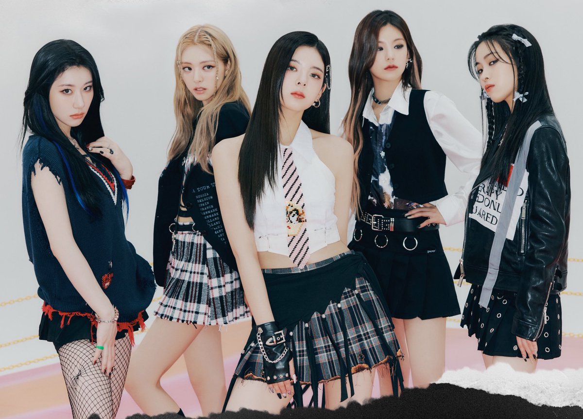 ryusadic's tweet photo. Como seria o comeback dos sonhos do itzy 🎂 - [a thread]

#ITZYFightingChampionship https://t.co/ou6pX930a7