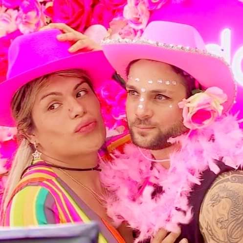 ArribaElTelonOf's tweet image. #Pregunta seria ¿Ustedes creen que a @NicolaPorcella realmente le gusta " @LaWendyGuevara " o es pura #estrategia para #permanecer dentro de #LaCasaDeLosFamososMx? 👀