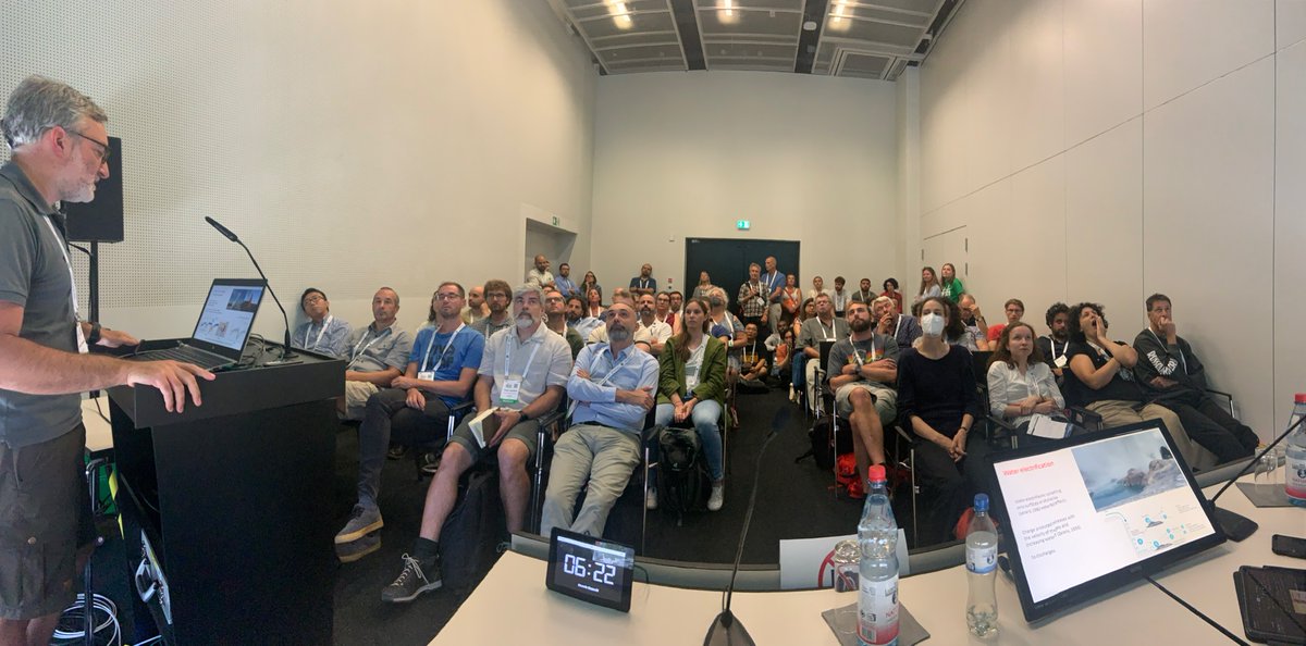 Jeremie, @CorCima and Markus gave their presentations in a crowded room. Great to see the interest in “recent advances in volcanology”, convened by @LucaCaricchi and our @Ulli_Bua. Julia had excellent discussions in the lively poster session.