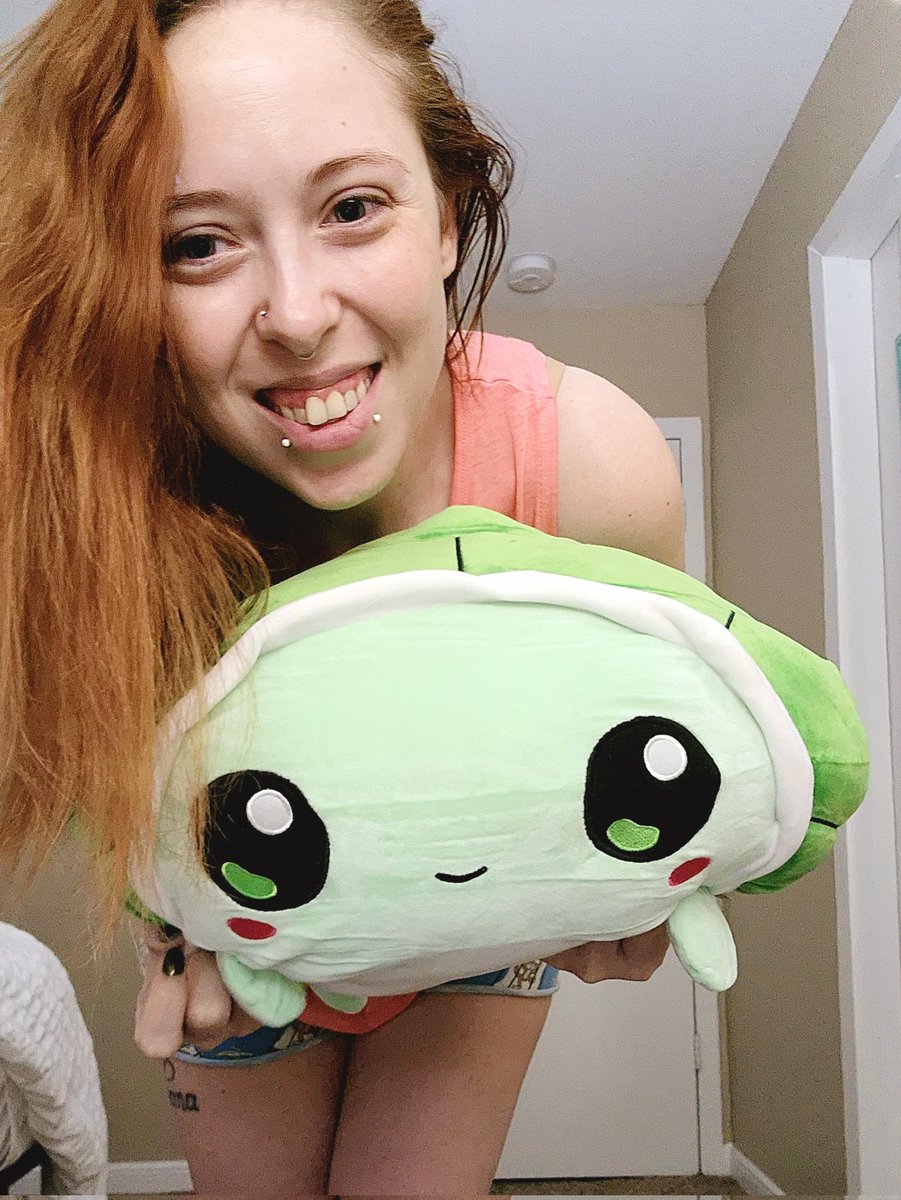 Becka_Kayy's tweet image. Best boyfriend ever @NefasQS got me the @TeeTurtleHQ giant moody turtle plushie I've been wanting!! I love it so much 🥰 🐢

#plushies #turtle #TeeTurtle