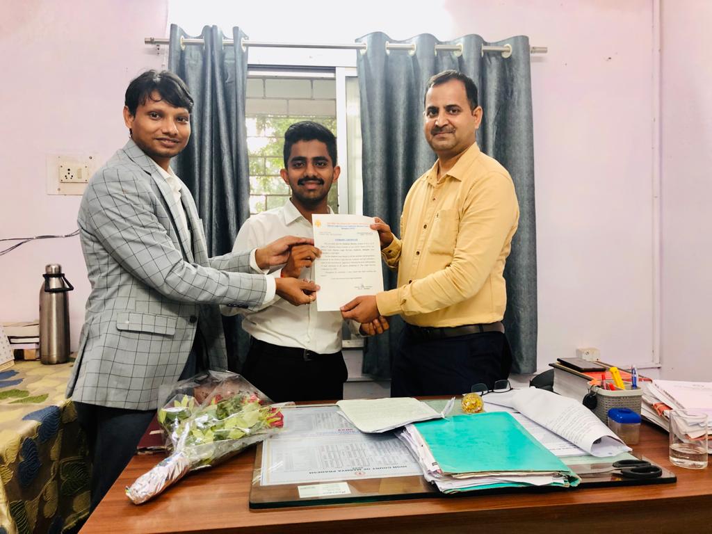 shubhamsharmat9's tweet photo. Done 1 Month internship under the guidance of DLSa Secretary &amp; District Judge &amp; DLO sir Balaghat !!!

 #Indore #IILindore #Lawstudent #shubhamsharma #shubhamsharmaiilindore #shubhamsharmalaw #indoreinstituteoflaw https://t.co/kkzbi3KC92