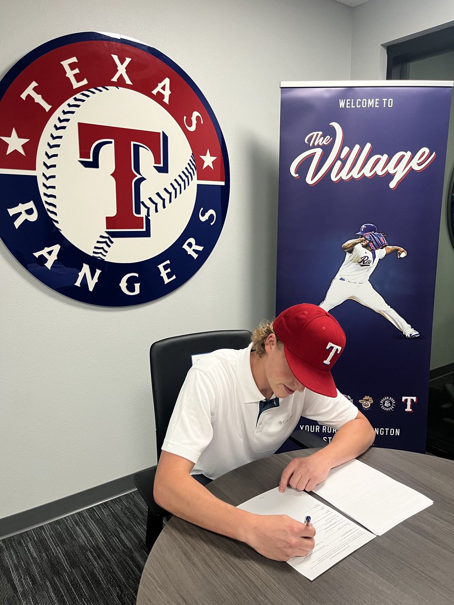 Congrats to ⁦<a href="/TrentadueJosh/">Josh Trentadue</a>⁩ for making it official!!! ⁦<a href="/CSI_Baseball/">CSI Baseball</a>⁩ ⁦<a href="/CSIAthletics1/">CSI Golden Eagles</a>⁩ #justgettingstarted
