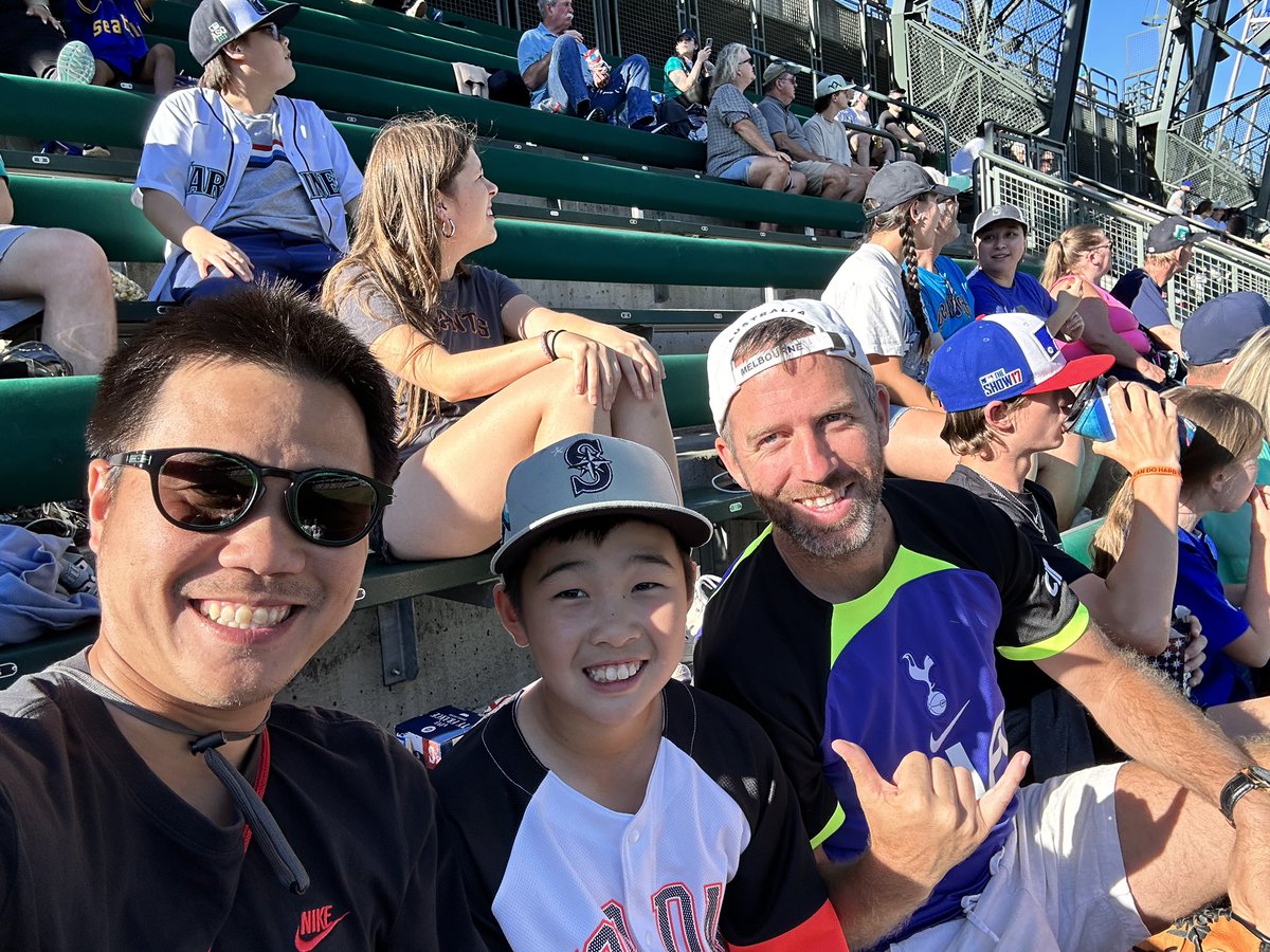 HokJr's tweet photo. #seausrise come on! https://t.co/CDScoTycXA