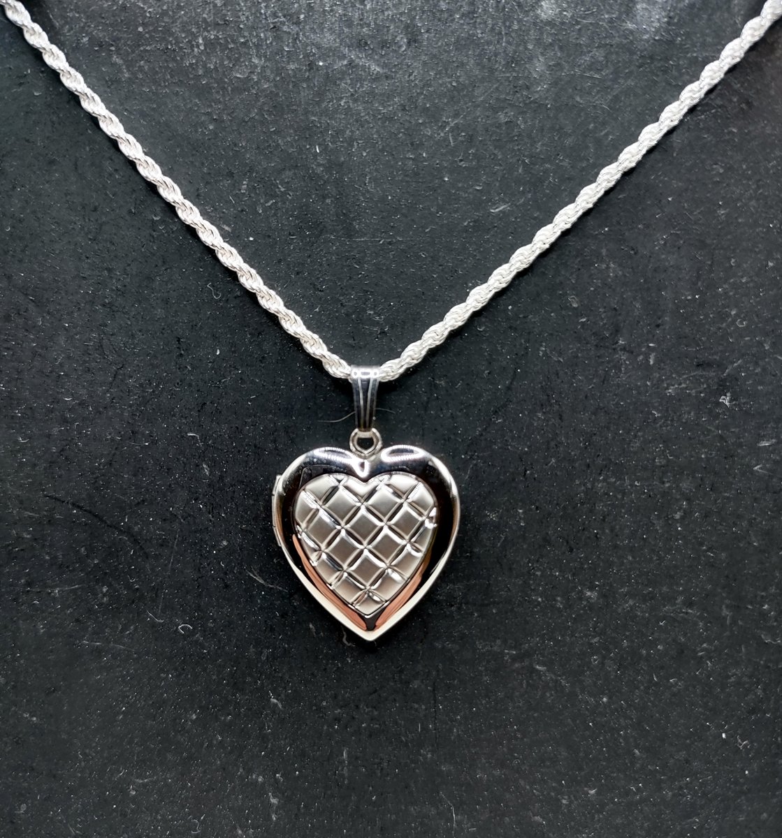 shadowrose00's tweet photo. Who watches you play? 5:00 AM practice? Hockey Mom!
Only $119 with free shipping!
https://t.co/hlhJduIoRu
#nhl #hockey #icehockey #silverjewelry #smallbusinessowner #smallbusiness #silverlocket #hockeymom #hockeymoms #hockeymomsrock #hockeymomlife #silverchain https://t.co/QPrXEFj6Z2