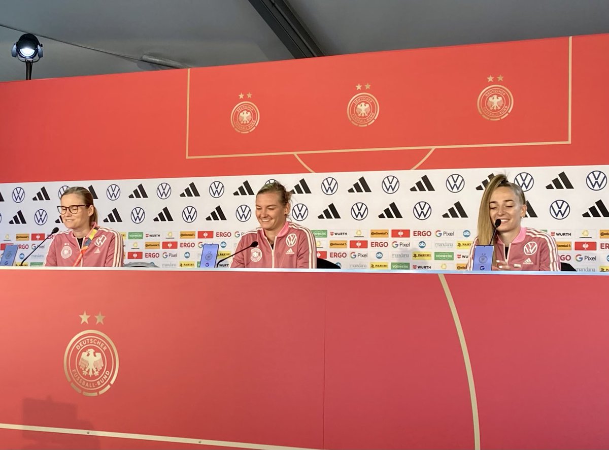 WM-Kapitänsbinde: DFB-Team um Kapitänin Popp hat sich für die Botschaft „Vereint gegen Gewalt gegen Frauen“ entschieden. Gilt für das gesamte Turnier. #FIFAWWC ⁦<a href="/SID_Sportnews/">SID</a>⁩