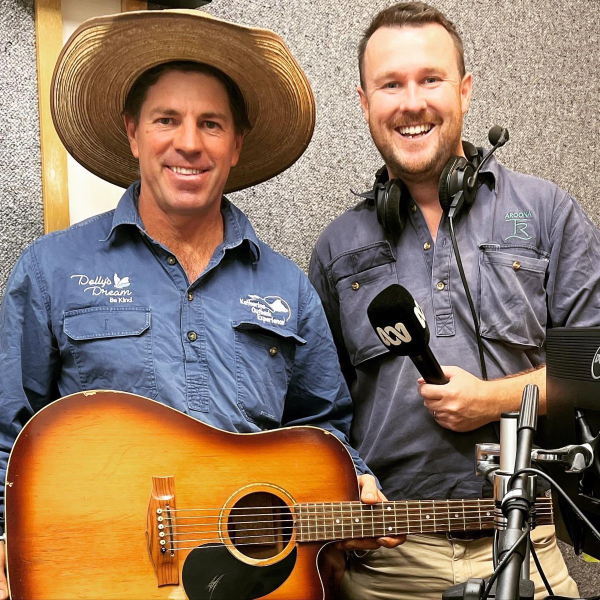 Enjoy todays special #podcast from Katherine (NT)

Starring the legendary Tom Curtain 🎶

Also…

🐃 buffalo attack in the Top End

🍅 Katherine tomatoes 

🚗 K-Town packed ahead of AgShow 

🎧 abc.net.au/listen/program…