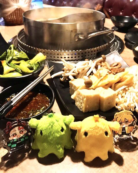 先週末友達と原稿合宿して火鍋を食べに行った、最高に楽しかった どんな鍋でも一年中楽しみたいですね!(`・ω・')ナベダイスキ