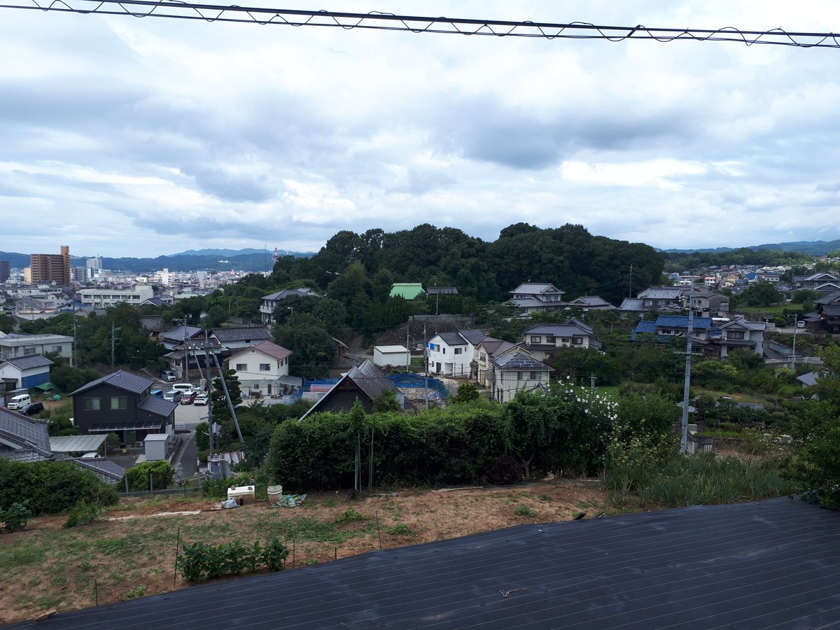 #福山市　#前方後円
福山市神村町の厳島神社古墳、全長百メートルの前方後円墳の可能性が指摘されています🎵