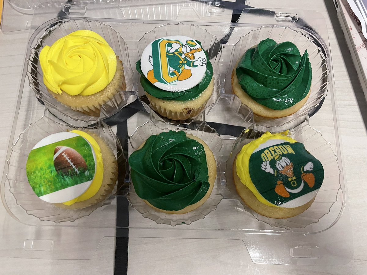 coach_mayraa's tweet photo. We have 3 kiddos graduating early this upcoming season &amp; have already committed. Love being able to celebrate them 💚💛  #GoRams 🐏 #GoDogs 🐶 #ScoDucks 🦆 🐰 https://t.co/7ylW3VLDpg