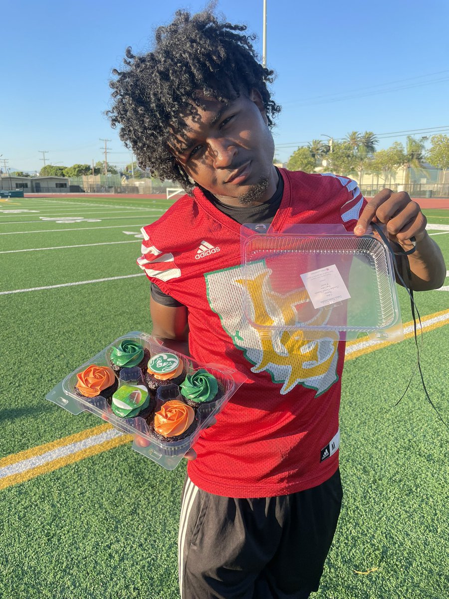 coach_mayraa's tweet photo. We have 3 kiddos graduating early this upcoming season &amp; have already committed. Love being able to celebrate them 💚💛  #GoRams 🐏 #GoDogs 🐶 #ScoDucks 🦆 🐰 https://t.co/7ylW3VLDpg