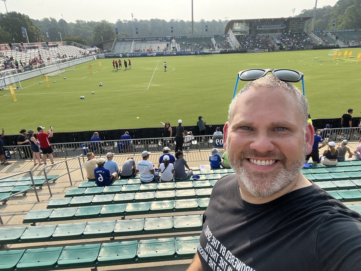 Just me the lads hanging out in North Carolina! I even got to meet Ryan and Rob! <a href="/VancityReynolds/">Ryan Reynolds</a> <a href="/RMcElhenney/">Rob Mac</a> <a href="/Wrexham_AFC/">Wrexham AFC</a> <a href="/FC_series/">FC Series</a>