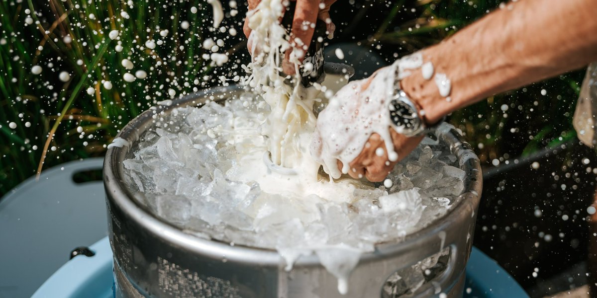 Melvinbrewing's tweet image. Why do they never serve beer at a math party?
Because you can’t drink and derive.

#DontHateParty #CraftBrewery #BeerPuns