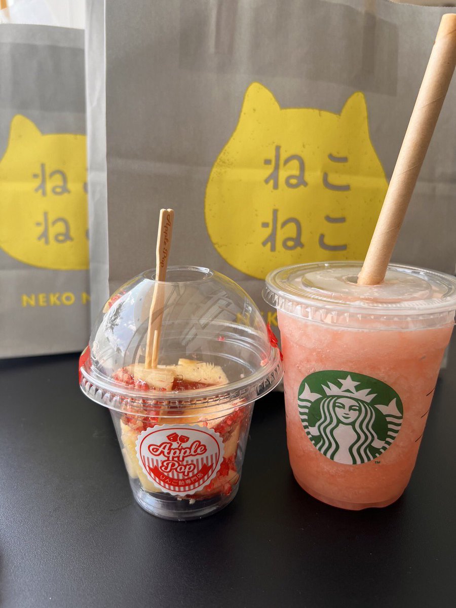 この間の3連休
お祭りも行けて娘も喜んでた！
帰りは娘と2人でバスと電車に乗って帰りました🚌🚃
2人きりで乗るのは初めてだったし、久しぶりだったから楽しいよって言ってくれて嬉しかったよ(´∀｀)

#りんご飴
#スタバ