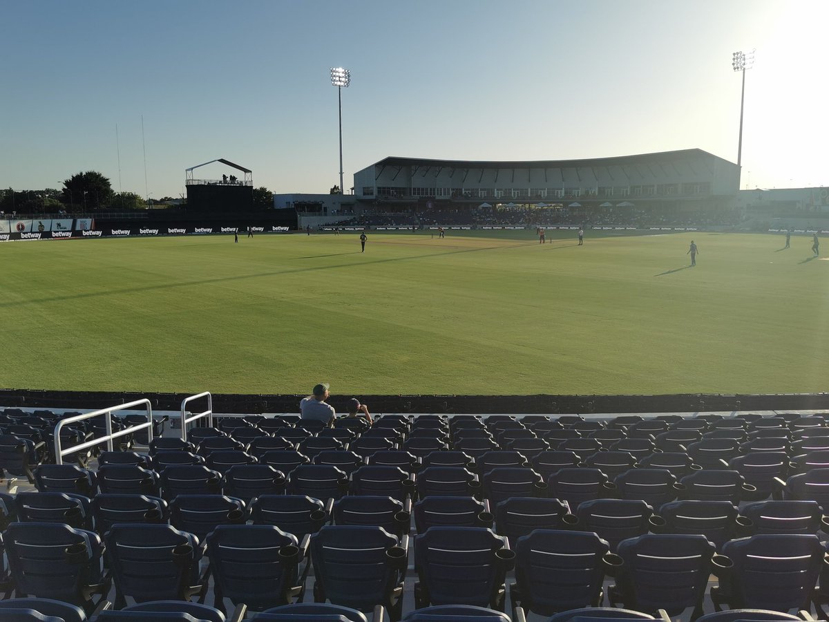 PeterDellaPenna's tweet photo. Big difference between last night's raucous 7,200 sold out crowd cheering on @TexasSuperKings and 24 hours later in Grand Prairie. Only about 500 fans inside for the start of play between @LA_KnightRiders and @SFOUnicorns for the final night of round one of @MLCricket in Texas. https://t.co/2NsPj5CdiD