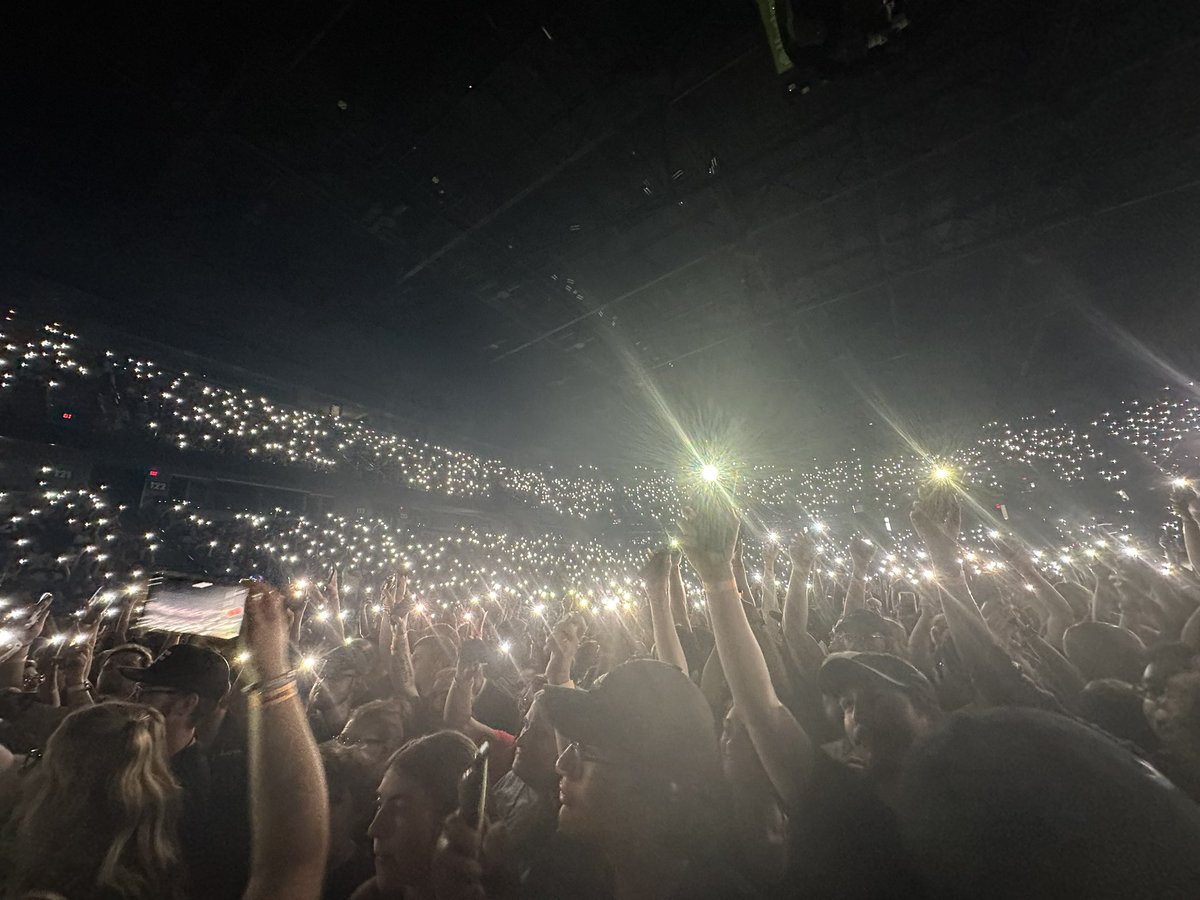 Cordae just crushed it, waiting for Nate now 🖤🎈#HOPEtour