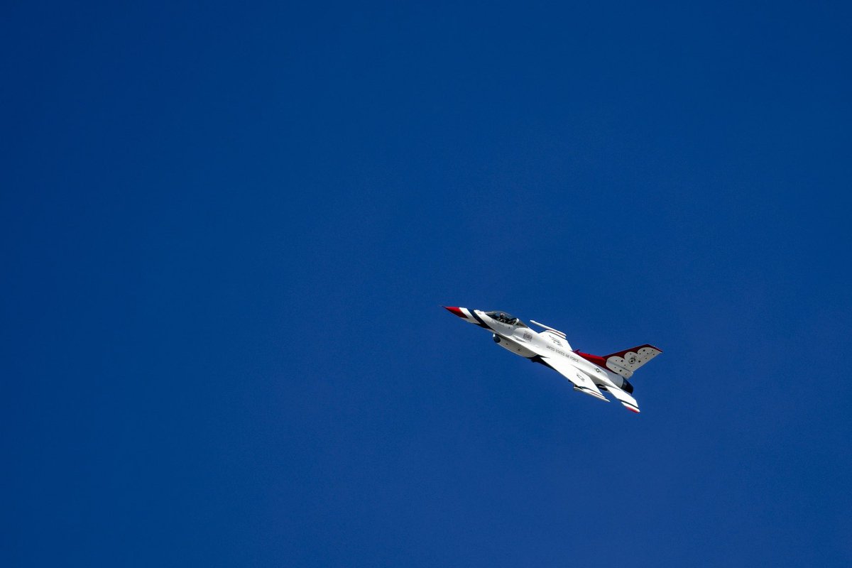 KenStJohn1's tweet photo. @NikonUSA “Just another day at the office.”  F-16 of the USAF Thunderbirds at McChord Field, WA. Shot with a Z30 and the 16-50 “kit” lens!!! https://t.co/RbvHEszKpT