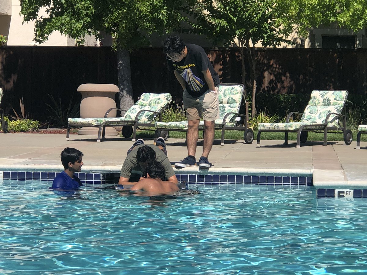 AVBotz's tweet photo. Day 44: More Pool Testing

Photo 1: Getting Marlin ready for the test
Photo 2: In Marlin goes!
Photo 3: Marlin sweeping for for torp board
Photo 4: Marlin aligning to torp board

See you tomorrow!! https://t.co/comigRKmWO