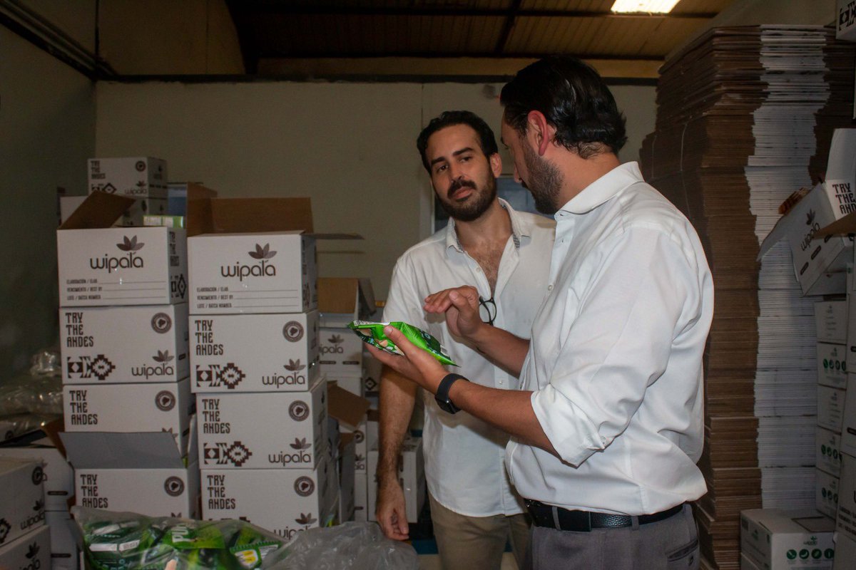 Produccion_Ecu's tweet photo. ¡Impulsamos la producción🇪🇨 para llevar más Ecuador en el Mundo!

📍Guayaquil | Ministro @dlegarda visitó @WipalaSnacks, empresa que gracias a @Produccion_Ecu y @ProEcuador_ logró su crecimiento económico y productivo llevándolos a incursionar en mercados internacionales.
🇪🇨🤝🌎 https://t.co/GghyTNBvLv