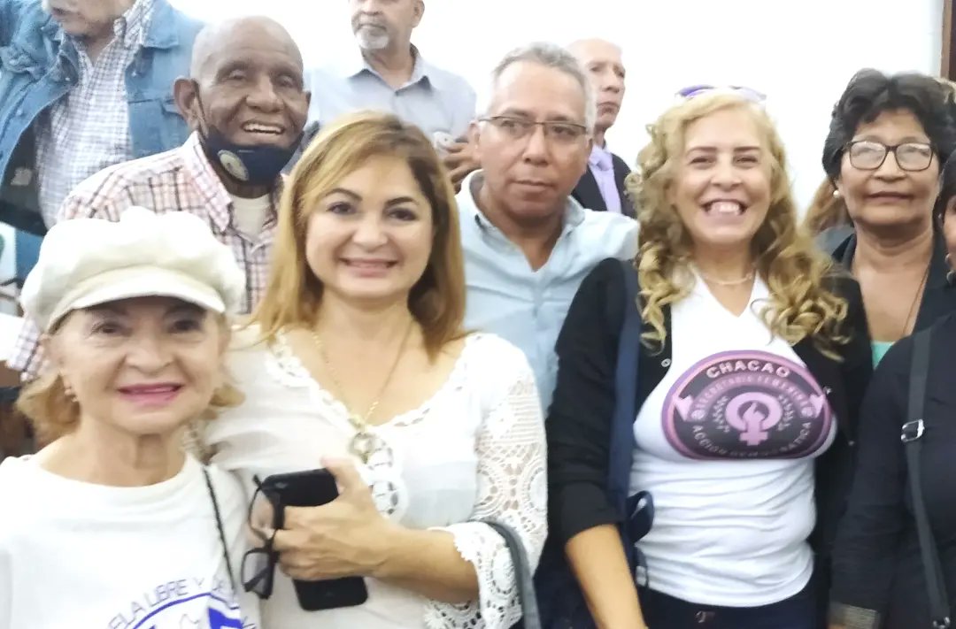 #18Jul Desde el ColegioDeIngenierosDeVenezuela,nuestras autoridades nacionales <a href="/edgarzambranoad/">Edgar Zambrano</a> Vicepdte de AD <a href="/andreaparrad_/">Andrea Parra</a> Sec.SindicalNac. Y demás autoridades municipales, comunales. Acompañamos a la SecretaríaAsuntosMunicipalesYAcciónComunal, en su apoyo a <a href="/prospericarlos/">Carlos M. Prosperi</a> 👏