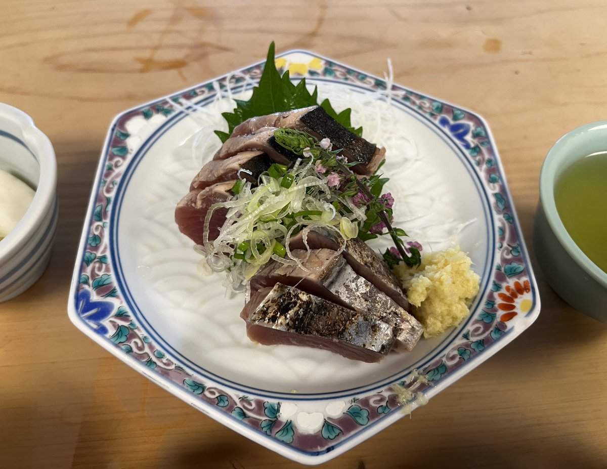 797binbo's tweet photo. #銀座 #ginza #tokyo
#三州屋 銀座店 #sanshuya
鰹の叩き定食
添えのタレは鶏豆腐用のポン酢だが
鰹につけて食べても、べらぼうに美味しい。
#ランチ #昼飯 #Lunch #定食 #SetMeal
#LegitSashimi #かつお #FreshBonito https://t.co/cuNg4RFsrl