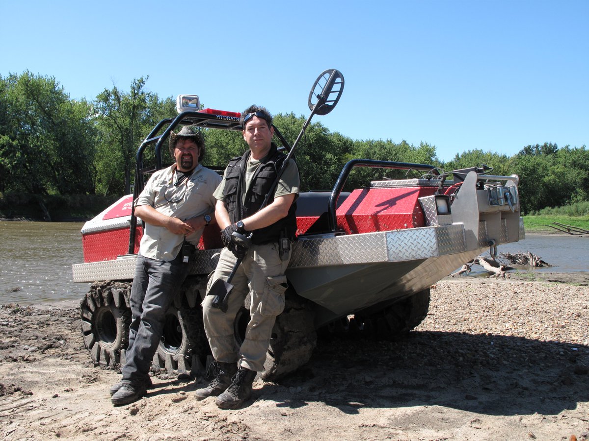 MeteoriteMen's tweet photo. NEWS! The @MeteoriteMen will be together again as we gear up for the Geoff Notkin Signature Collection Auction on Saturday. This will their first appearance together in more than a year! Join us on Friday 4 PM CT for a YouTube live from Heritage Auctions: https://t.co/luGVUlL5Kj https://t.co/1srtzhWlkq
