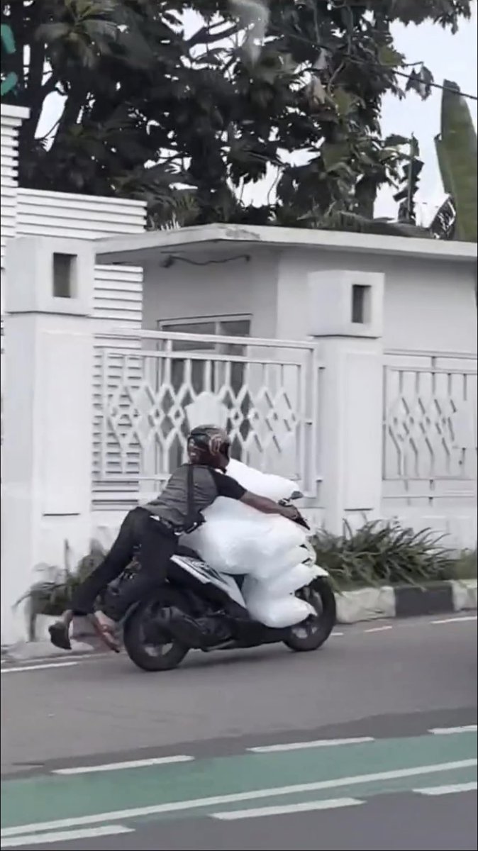 warga +62 emang terlalu lucu untuk aku yang receh😭

kumpulan video NGACENG (ngakak kenceng)

athread—