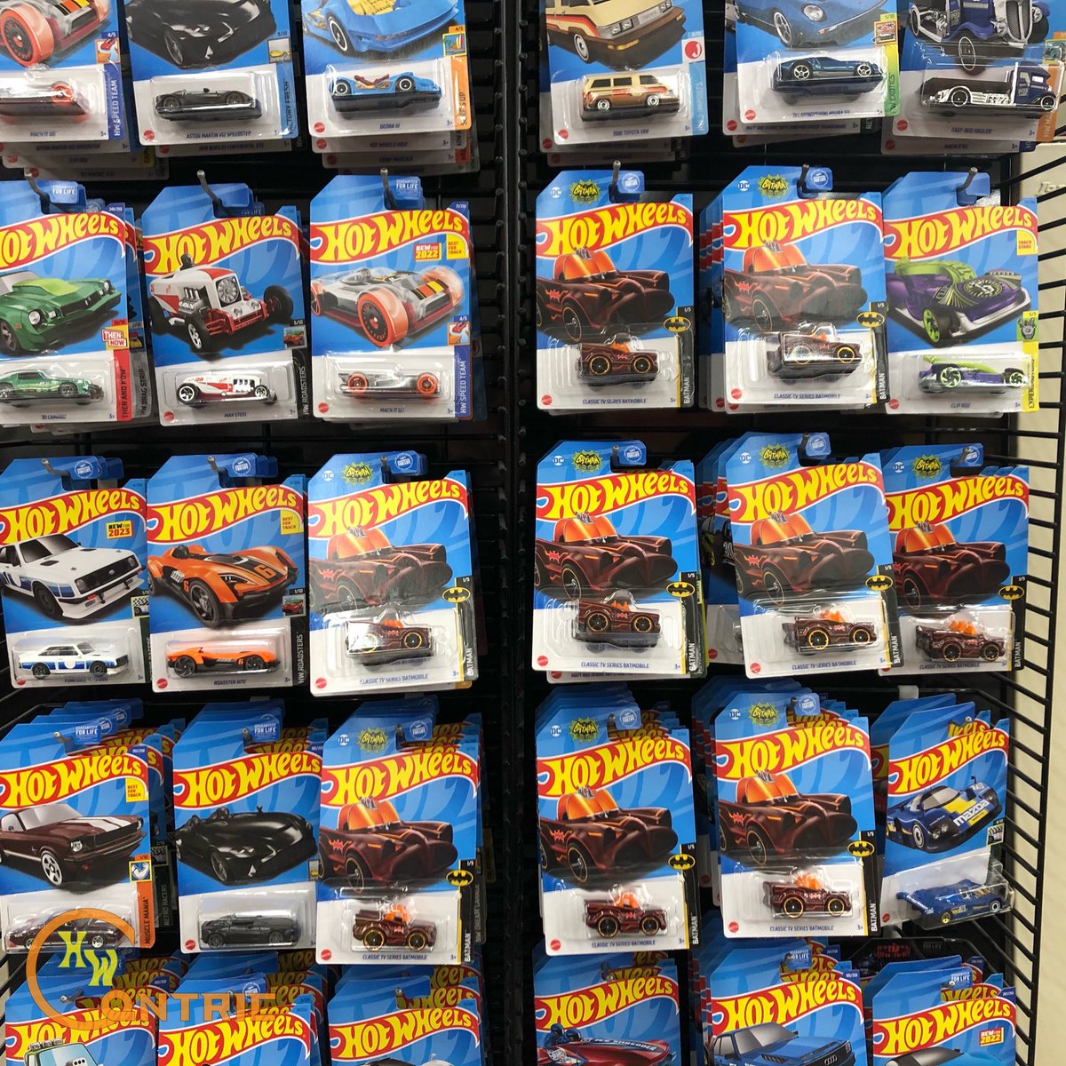 No 🥣 🥺 but still worth checking.

#hotwheels #hotwheelscentric #batman #classic #hotwheelsaddict #hotwheelscollector #hotwheelspics #toys #hwcentric #diecast #mattel #hotwheelscollectors #batmobile