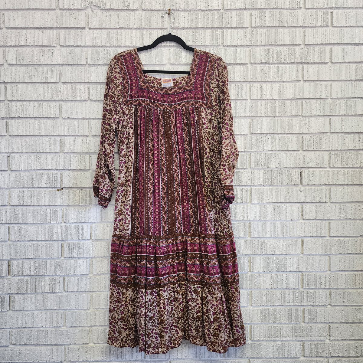 msNashty's tweet photo. Perfect for this summer weather......lightweight 1970's Indian Cotton Dress.....channel your inner bohemian spirit....to the farmer's market or the beach......

1970's Deadstock Kaiser Indian Cotton Gauze Dress
Beautiful deadstock with no tags.
Bust...21" pit to pit
Waist...25"
S https://t.co/cu0zSSTpck