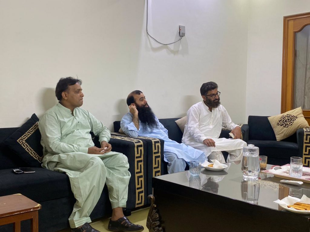 Khalid_Naik_'s tweet photo. خالد نیک گجر امیدوار این اے 127 کے ہمراہ حافظ عاصم چوھدری - حافظ عبداللہ گجر - حافظ عبدالوھاب گجر کے ساتھ برانڈرتھ روڈ کے صدر بِلا بٹ کی ملاقات اور سیاسی معاملات پر گفتگو.
.
#NA127Candidate #KhalidNaikGujjar #MeetingWithPresident #PoliticalDiscussions #CampaignTrail #Election2023 https://t.co/6JApKV1jOR