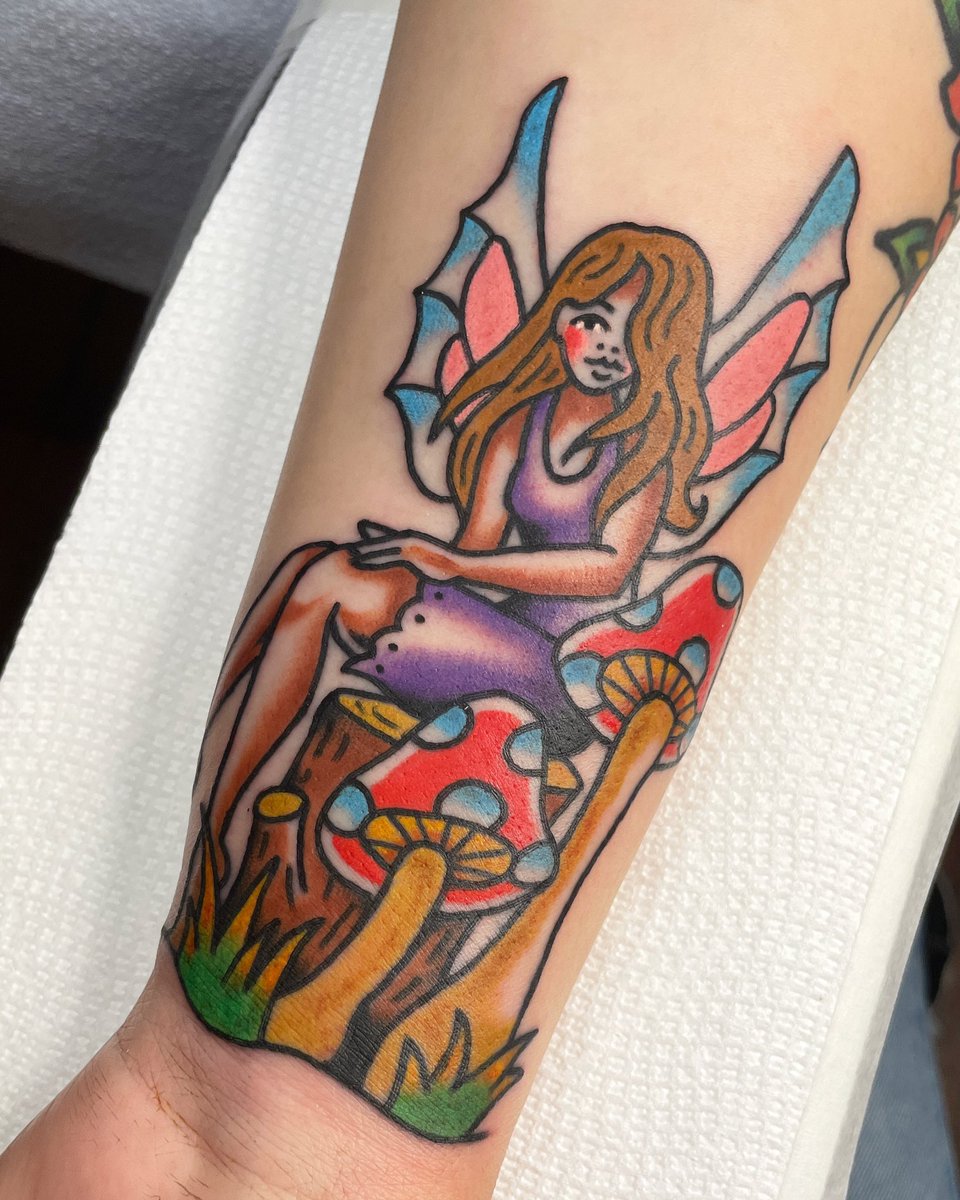 Portrait of a beautiful plus size girl with unique features and tattoos on  Craiyon, image size:960x1200